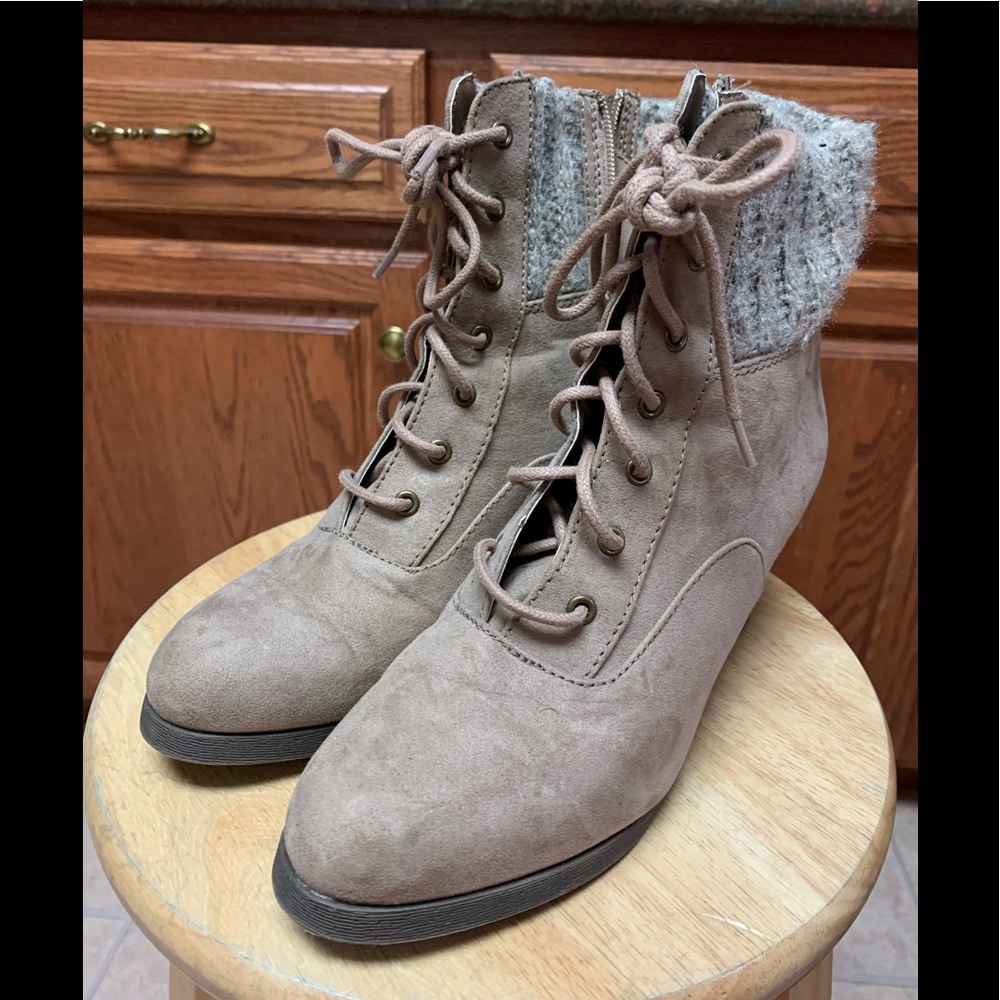 SO wedged ankle boots